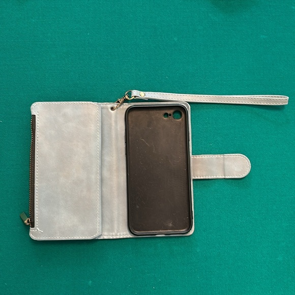 iPhone SE2020 Wallet case with wrist strap - Picture 3 of 5